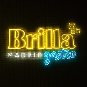 Brilla Neón Que el fin del mundo NOS pille bailando, que el fin del mundo nos pille bailando.
