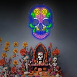 Obra de arte de calavera de neón colorida sobre un altar festivo con figuras de esqueletos rodeados de flores y decoraciones de color naranja vibrante.