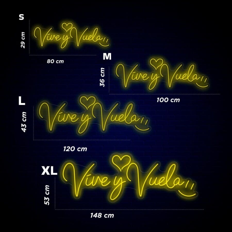 Cuatro letreros de neón que muestran el mensaje "Vive y Vuela" en diferentes tamaños de fuente (S, M, L, XL) y dimensiones correspondientes. El texto tiene un brillo amarillo con decoraciones de corazones.