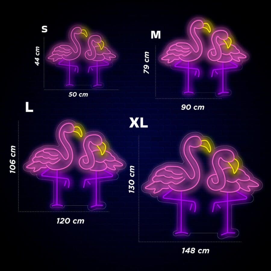 Letreros de neón de flamencos en cuatro tamaños: S (44 cm de alto, 50 cm de ancho), M (79 cm de alto, 90 cm de ancho), L (106 cm de alto, 120 cm de ancho), XL (130 cm de alto, 148 cm de ancho), mostrados sobre un fondo negro.