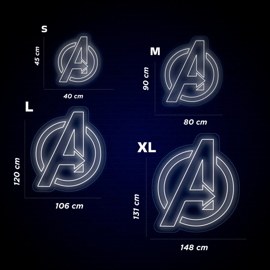 Cuatro logotipos "A" brillantes en diferentes tamaños, etiquetados como S, M, L y XL con dimensiones, sobre un fondo oscuro.