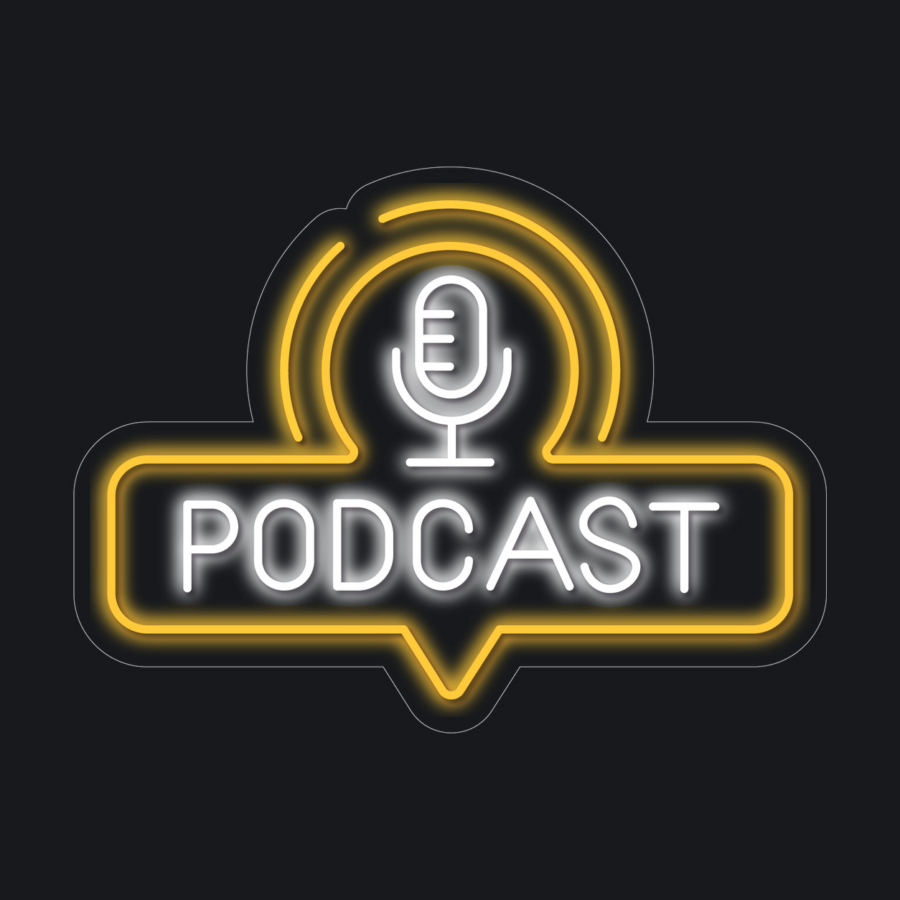 Imagen de un letrero de neón con un icono de micrófono sobre la palabra «PODCAST», escrita en letras gruesas de color amarillo y blanco sobre un fondo oscuro.