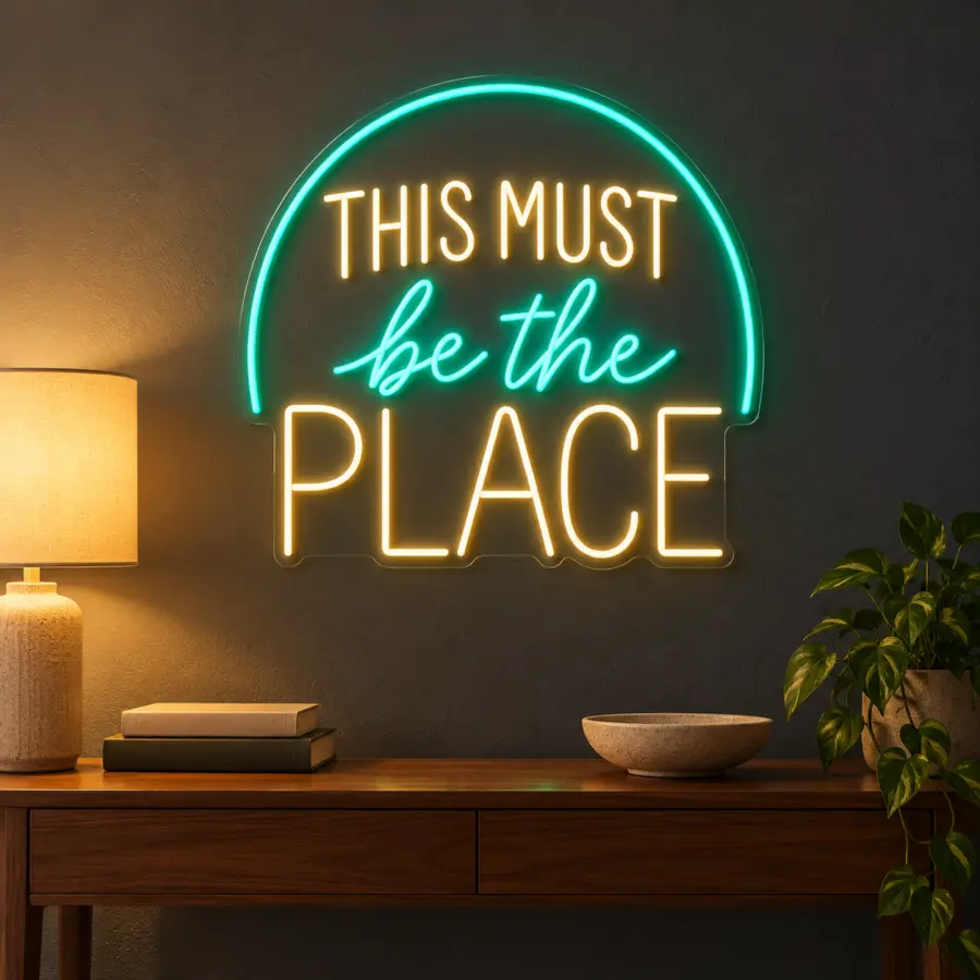 Simulación de This Must Be The Place en neón LED en un recibidor