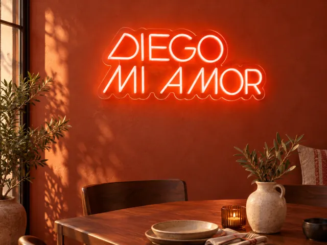 Diego mi amor en neón blanco sobre una pared terracota