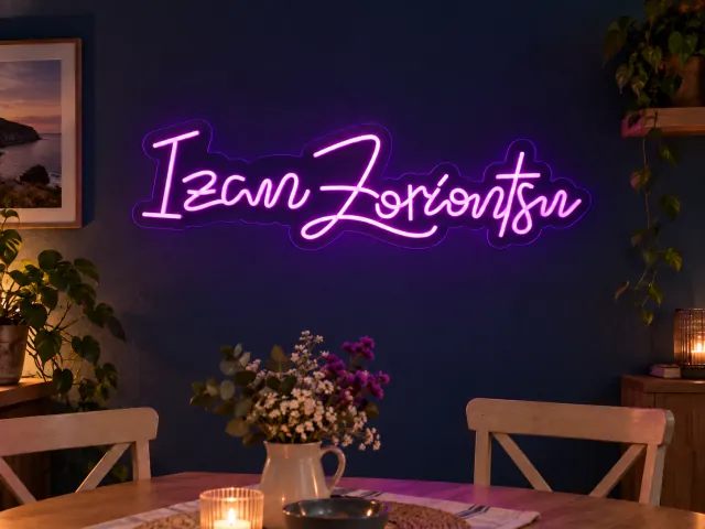 Izan Zoriontsu en neón violeta en un comedor